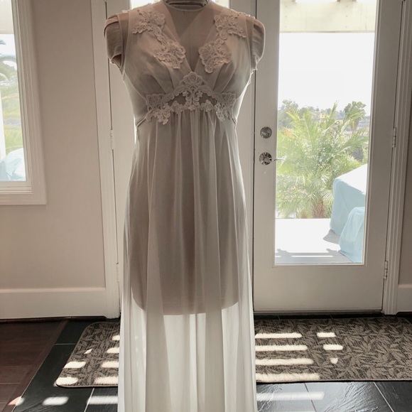 Flora Nikrooz L long embroidered chemise NEW - Picture 2 of 7